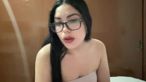 honeykitty21 online show from June 18, 1:07 am
