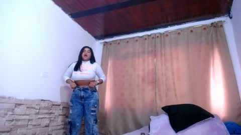 honeypussy3021 online show from April 1, 1:41 pm