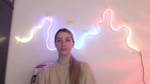 honeyveil online show from March 23, 2:12 pm