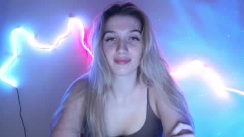 honeyveil online show from April 8, 7:27 pm