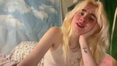 Emi Rose online show from May 2, 3:43 am