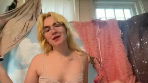 Emi Rose online show from May 16, 10:31 pm