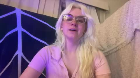 Emi Rose online show from May 1, 2:15 am