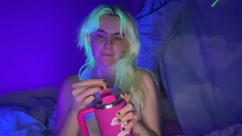 Emi Rose online show from July 1, 4:45 am