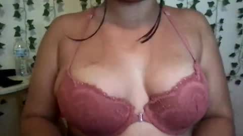 Snapshot of honeyy_89 chatting on September 17, 4:43 am honeyyy89 online show from September 17, 4:43 am