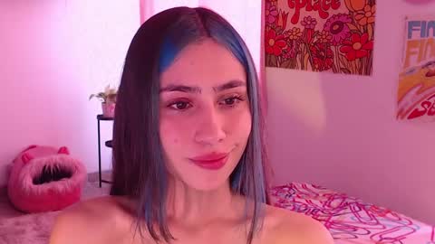 Snapshot of honeyypeaach chatting on December 20, 8:45 pm    online show from December 20, 8:45 pm