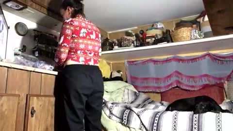 hoodoou online show from December 23, 2:04 am