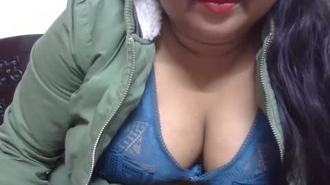 Snapshot of horneydesibabe chatting on December 14, 5:03 pm horneydesibabe online show from December 14, 5:03 pm