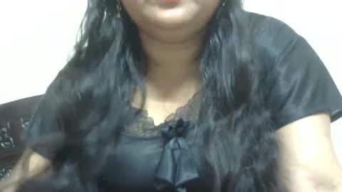 Snapshot of horneydesibabe chatting on December 8, 5:11 pm horneydesibabe online show from December 8, 5:11 pm