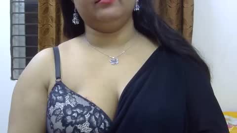 Snapshot of horneydesibabe chatting on December 31, 2:36 pm horneydesibabe online show from December 31, 2:36 pm