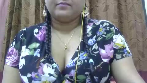 Snapshot of horneydesibabe chatting on September 21, 7:34 pm horneydesibabe online show from September 21, 7:34 pm