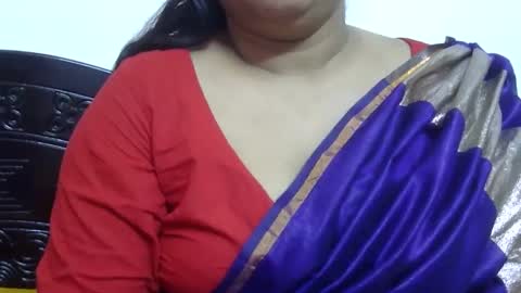 Snapshot of horneydesibabe chatting on December 12, 5:48 pm horneydesibabe online show from December 12, 5:48 pm