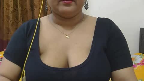 Snapshot of horneydesibabe chatting on October 13, 6:54 pm horneydesibabe online show from October 13, 6:54 pm