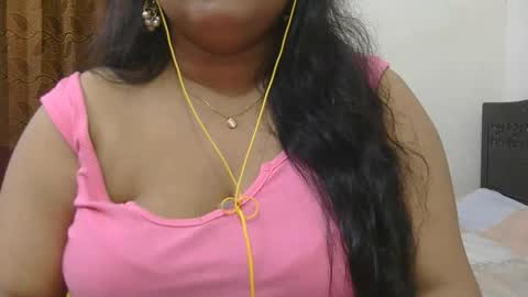 Snapshot of horneydesibabe chatting on October 10, 8:14 pm horneydesibabe online show from October 10, 8:14 pm