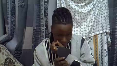 Leila online show from February 19, 7:35 pm