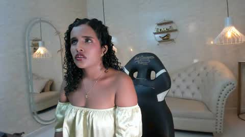 Horny Curls  online show from August 4, 3:45 am