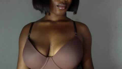 delilah online show from May 8, 8:43 pm