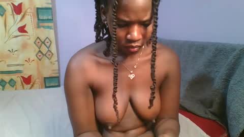 Snapshot of horny_hearts chatting on February 4, 6:17 pm phanice online show from February 4, 6:17 pm