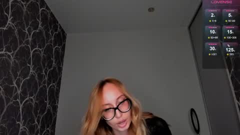 Lia online show from June 11, 1:30 pm