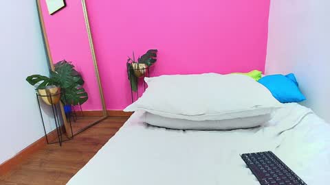 Snapshot of hornybarelylegalgirl chatting on January 9, 10:31 pm Khloe online show from January 9, 10:31 pm