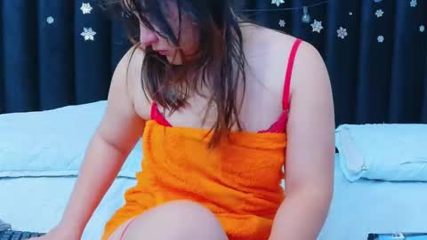 Khloe  online show from December 14, 12:11 pm