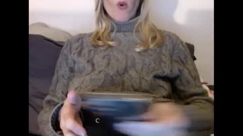 Snapshot of hornyssima chatting on February 8, 6:22 pm Hornyssima online show from February 8, 6:22 pm