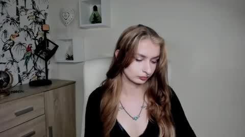 Snapshot of hot_1nina chatting on October 8, 6:40 am NINA online show from October 8, 6:40 am