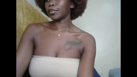 Snapshot of hot_ebony11 chatting on February 24, 4:36 pm chooo pie online show from February 24, 4:36 pm