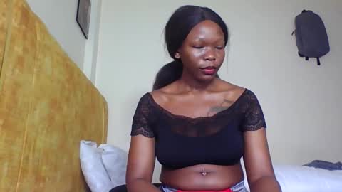 Snapshot of hot_ebony11 chatting on October 20, 8:17 am chooo pie online show from October 20, 8:17 am