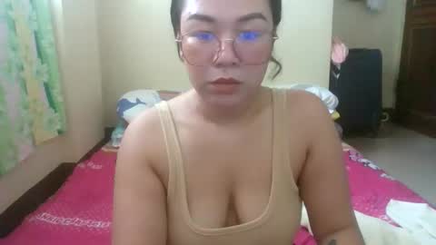 hot_emma1112 online show from May 30, 1:25 am