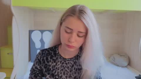 hot_kittie_hot online show from July 23, 8:00 am