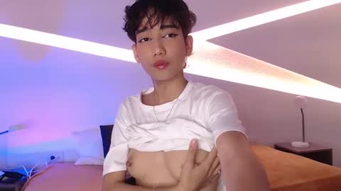 Snapshot of hot_little_bunny chatting on February 20, 8:14 pm Alana online show from February 20, 8:14 pm