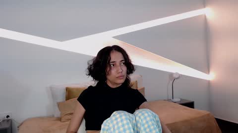 Snapshot of hot_little_bunny chatting on December 11, 8:39 pm Alana online show from December 11, 8:39 pm
