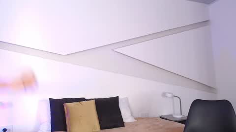 Snapshot of hot_little_bunny chatting on February 25, 9:04 pm Alana online show from February 25, 9:04 pm