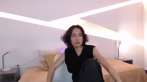 Snapshot of hot_little_bunny chatting on December 10, 9:33 pm Alana online show from December 10, 9:33 pm