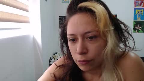 Mia online show from October 11, 3:59 pm