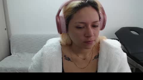 Mia online show from March 9, 1:26 pm