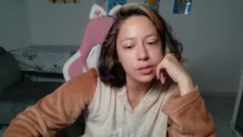 Mia online show from May 26, 1:32 pm
