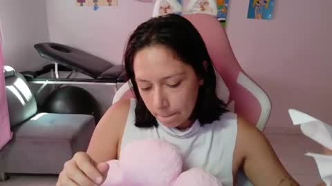 Mia online show from June 20, 4:54 pm