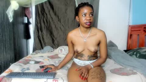 Snapshot of hot_moxie chatting on October 9, 8:46 pm Roxanna aka Roxie online show from October 9, 8:46 pm