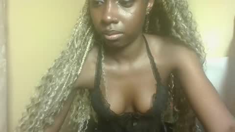 Snapshot of hot_pussy_ebony chatting on November 1, 8:02 pm hot_pussy_ebony online show from November 1, 8:02 pm