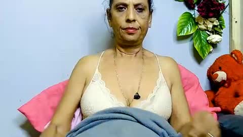 hot queen online show from June 13, 5:49 am