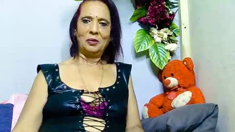 hot queen online show from June 21, 4:00 pm