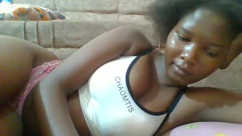 Snapshot of hotbabbee chatting on February 3, 4:14 am love online show from February 3, 4:14 am