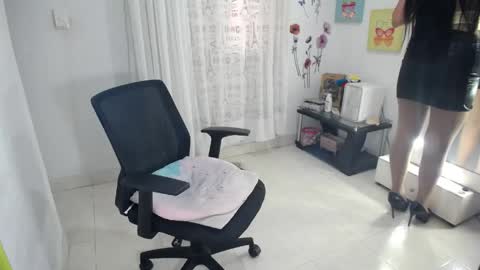 SECRET ROOM shhhhhh  make me very happy link AMAZON online show from April 24, 7:27 pm