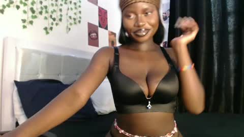 Hotcurvykeisha online show from June 25, 1:13 pm