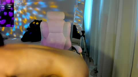 SWEET DEVILS PUSSY  online show from May 30, 3:15 am