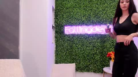 hotfallingdevil online show from November 21, 6:15 am