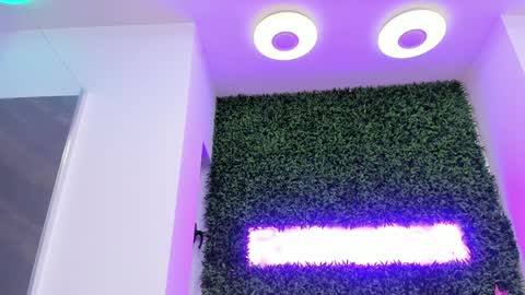 hotfallingdevil online show from December 5, 6:35 am