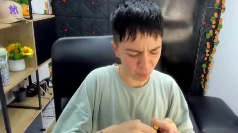 hannah online show from February 24, 8:24 am